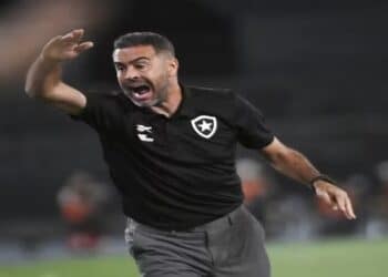 TГѓВ©cnico do Botafogo fugiu da coletiva de imprensa? Entenda tudo