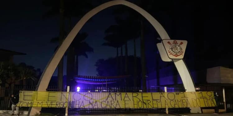 Corinthians sofre novamente e piora a crise. Veja reaГѓВ§ГѓВЈo da torcida