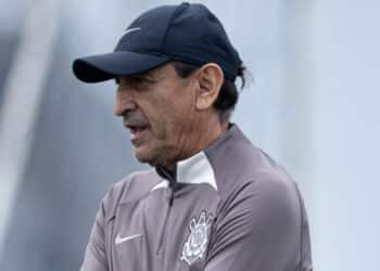RamГѓВіn DГѓВ­az vai mexer na defesa do Corinthians! Confira a escalaГѓВ§ГѓВЈo