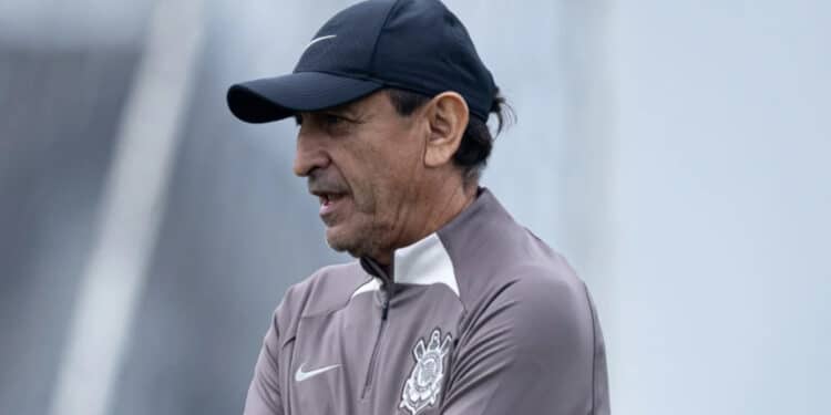 RamГѓВіn DГѓВ­az vai mexer na defesa do Corinthians! Confira a escalaГѓВ§ГѓВЈo