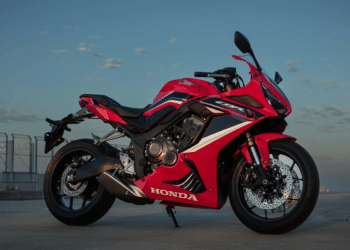 Honda CBR 650R 2024: desempenho esportivo e design agressivo