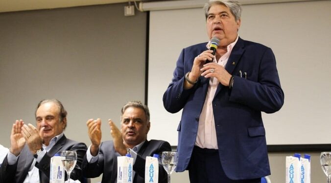 Datena inverte roteiro e ensaia desistir