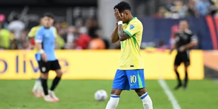 Brasil PERDE com um jogador a mais em campo! Confira como foi