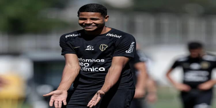 R$ 600 milhões: Wesley a Caminho do Barcelona? Confira
