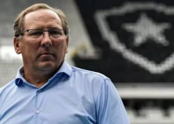 Botafogo Anuncia Contratação de Vitinho: Um Reforço de Peso para o Glorioso!
