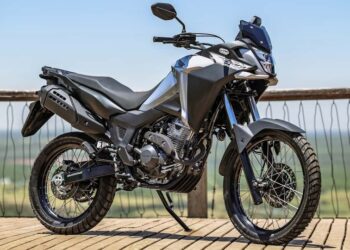 Conheça a nova Honda XRE que une desempenho e economia