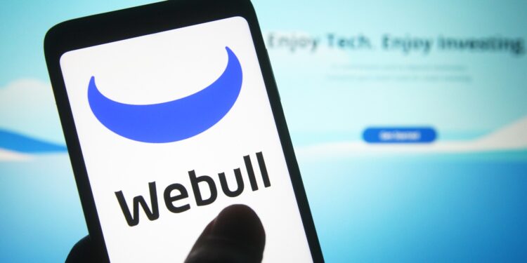 Você Comdinheiro: Webull Expande no Brasil e Inova com Conta Global