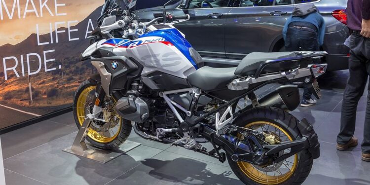 Motos aventureiras mais robustas para fazer viagens em trilhas