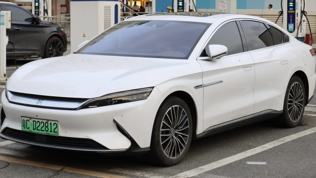BYD e Uber Anunciam Parceria para Fornecimento de 100 Mil Carros Elétricos