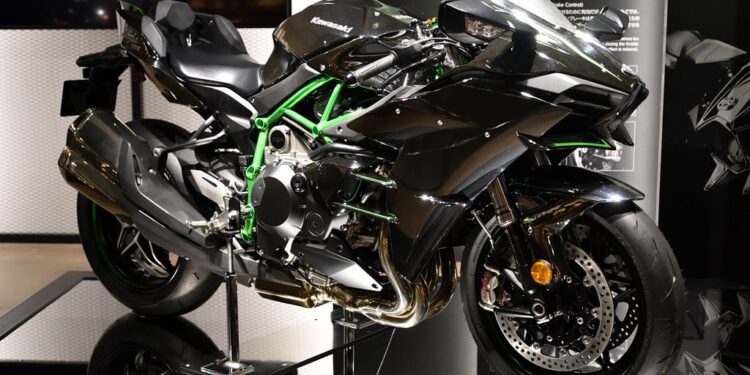 Conheça as motos mais potentes lançadas este ano para você