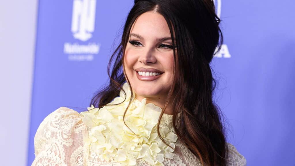Lana Del Rey: Conheça o Patrimônio da Voz da Generosidade