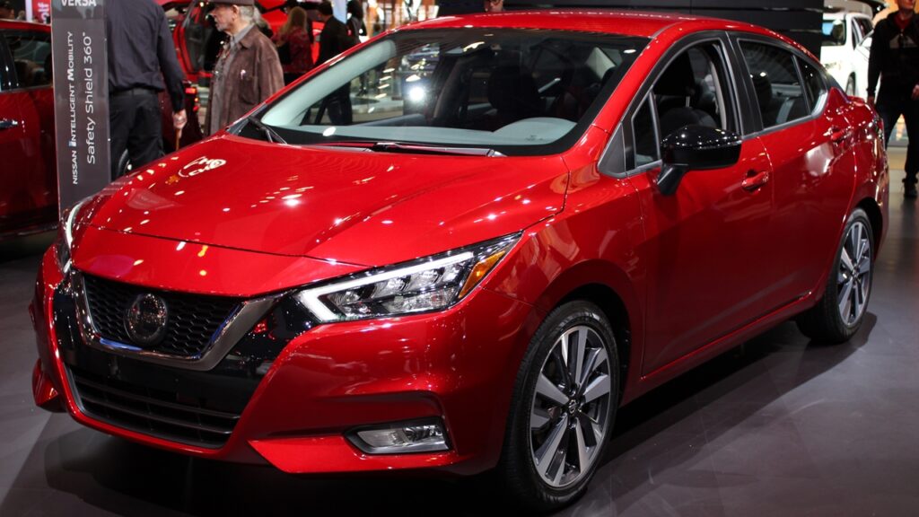 Nissan Faz a Alegria do Povo com um dos Sedãs Mais Baratos
