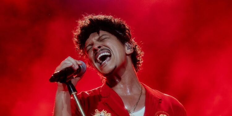 Bruno Mars: O Rei do Pop Moderno e Sua Fortuna Astronômica Revelada!
