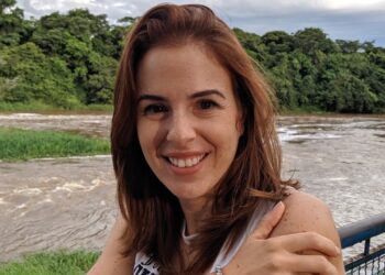 Suzane Von Richthofen Chama Atenção em Rara Aparição com Seu Filho