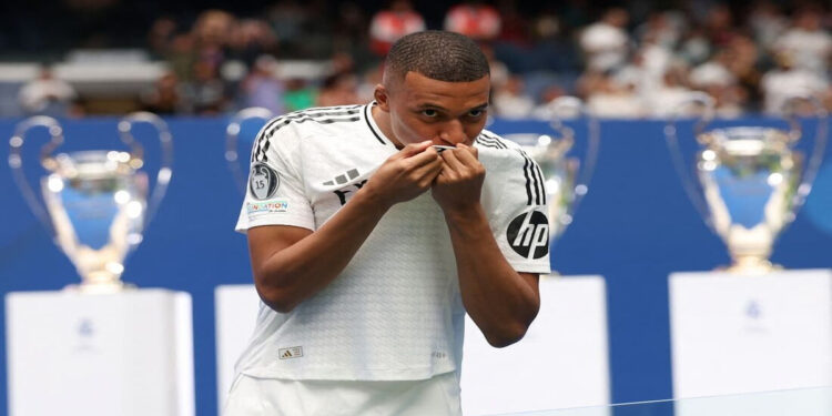 Mbappé Brilha em Estreia pelo Real Madrid: Uma Noite Mágica na Supercopa da UEFA 2024!
