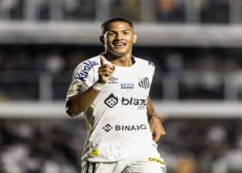 Ângelo Fora dos Planos do Chelsea: Futuro Incerto para o Jovem Atacante ex-Santos!