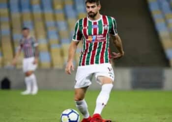 Fluminense Mira Retorno de Luan Peres para Fortalecer a Zaga!