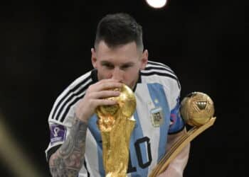 Messi e Maradona: A Batalha das Fortunas entre Dois Gênios do Futebol!