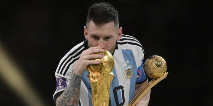 Messi e Maradona: A Batalha das Fortunas entre Dois Gênios do Futebol!