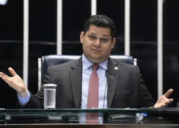 Os políticos fazem de tudo para acabar com a própria credibilidade