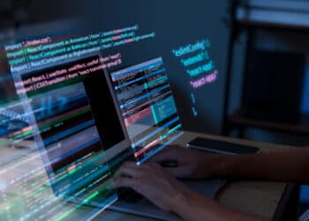 Tech Connection: Professor revela caminho para ingressar na programação