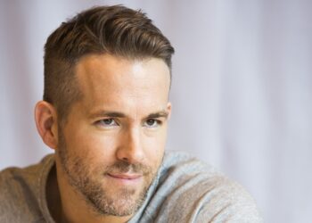 Ryan Reynolds: O Ator de Muitas Fontes de Renda e R$ 1,7 Bilhão na Conta