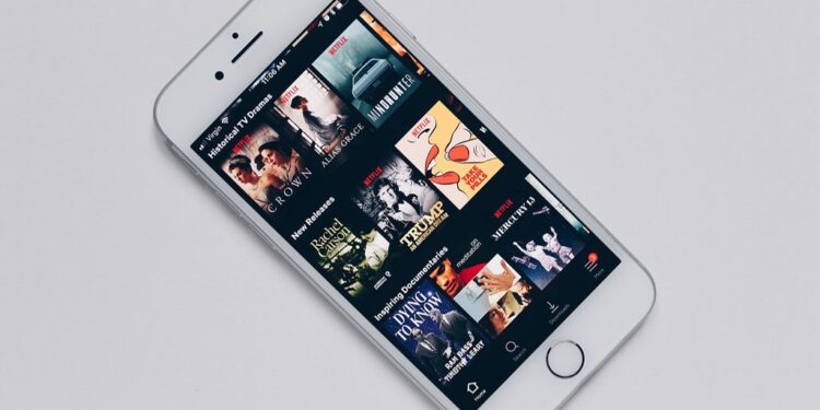 Aplicativo da Netflix no celular | Fonte: Flickr