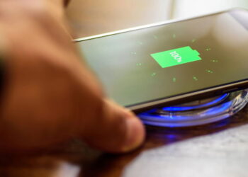 Bateria Do Celular: Como Carregar Sem Prejudicar a Vida Útil Do Aparelho. Especialista Explica!