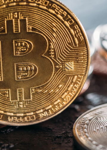 Bitcoin atinge nova máxima com apoio institucional e otimismo regulatório
