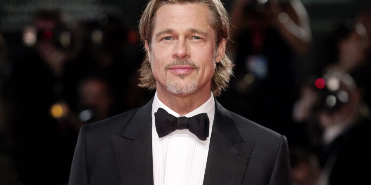 Novo filme de ação na Netflix onde Brad Pitt se diverte com sua própria imagem