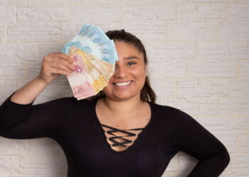 CPF Na Nota: Ganhadora De Curitiba Recebe Prêmio De R$ 100 Mil Do Nota Paraná. Confira!