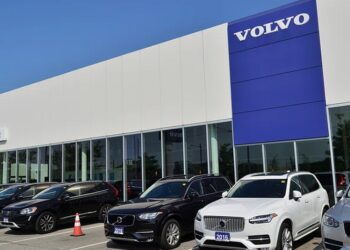 Descubra como a alta do dólar afeta os preços dos carros