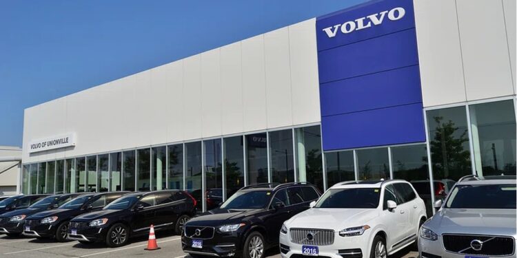 Descubra como a alta do dólar afeta os preços dos carros