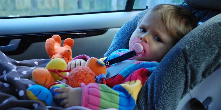 Criança na cadeirinha | Fonte: Flickr
