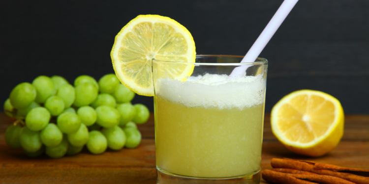 O pisco é  produzido a partir das uvas na região do Atacama e Coquimbo, no Chile