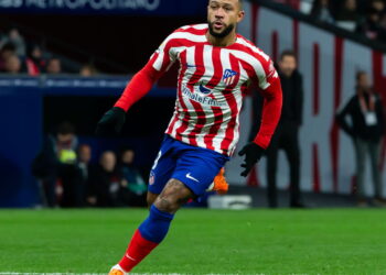 Corinthians Tenta Fechar Com Memphis Depay e Busca Reforços para o Brasileirão