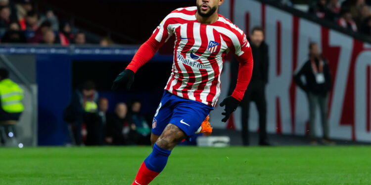 Corinthians Tenta Fechar Com Memphis Depay e Busca Reforços para o Brasileirão