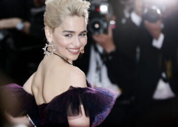 Emilia Clarke: A Fortuna de Daenerys Targaryen, a Mãe dos Dragões