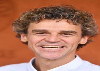 Quem é Gustavo Kuerten o “Guga”? Conheça a história de um dos maiores nomes do tênis brasileiro e mundial.