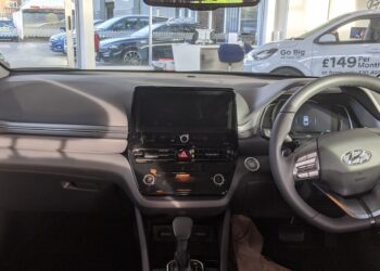 Interior Hyundai Ioniq Híbrido | Fonte: Wikimedia Commons