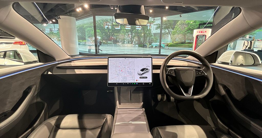 Interior Tesla Model 3 | Fonte da imagem: Wikimedia Commons