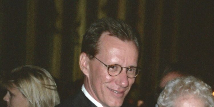 James Woods: A Fortuna Secreta do Diretor Executivo de Oppenheimer
