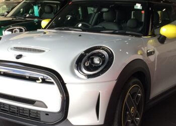 Conheça os benefícios dos carros elétricos no Brasil: Vale a pena investir?