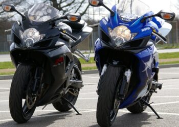 Motos elétricas uma ao lado da outra | Fonte: PxHere