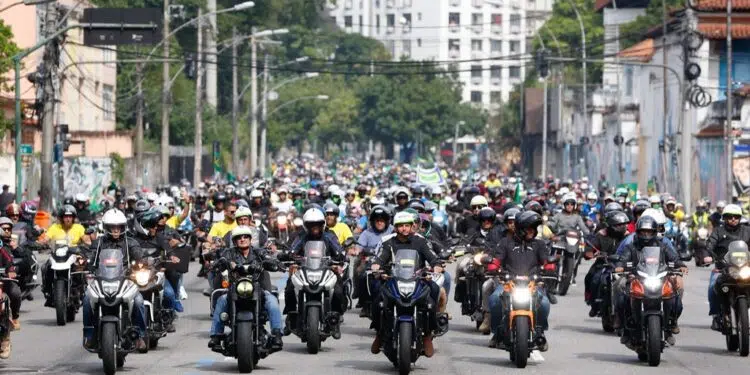 Passeio de motos pela cidade do Rio de Janeiro | Fonte: Flickr