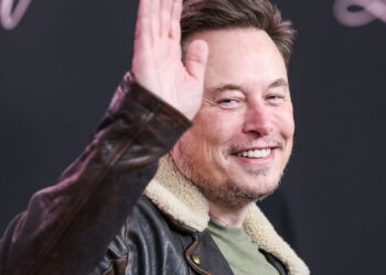O Primeiro Trilionário! Elon Musk Está Próximo de Fazer História