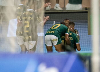 Palmeiras Define Futuro do Camisa 10: Possível Saída e Próximos Destinos!