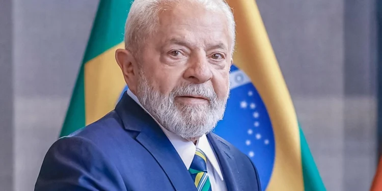 Gastos de Lula com benefícios sociais aumentam risco fiscal, alerta mercado