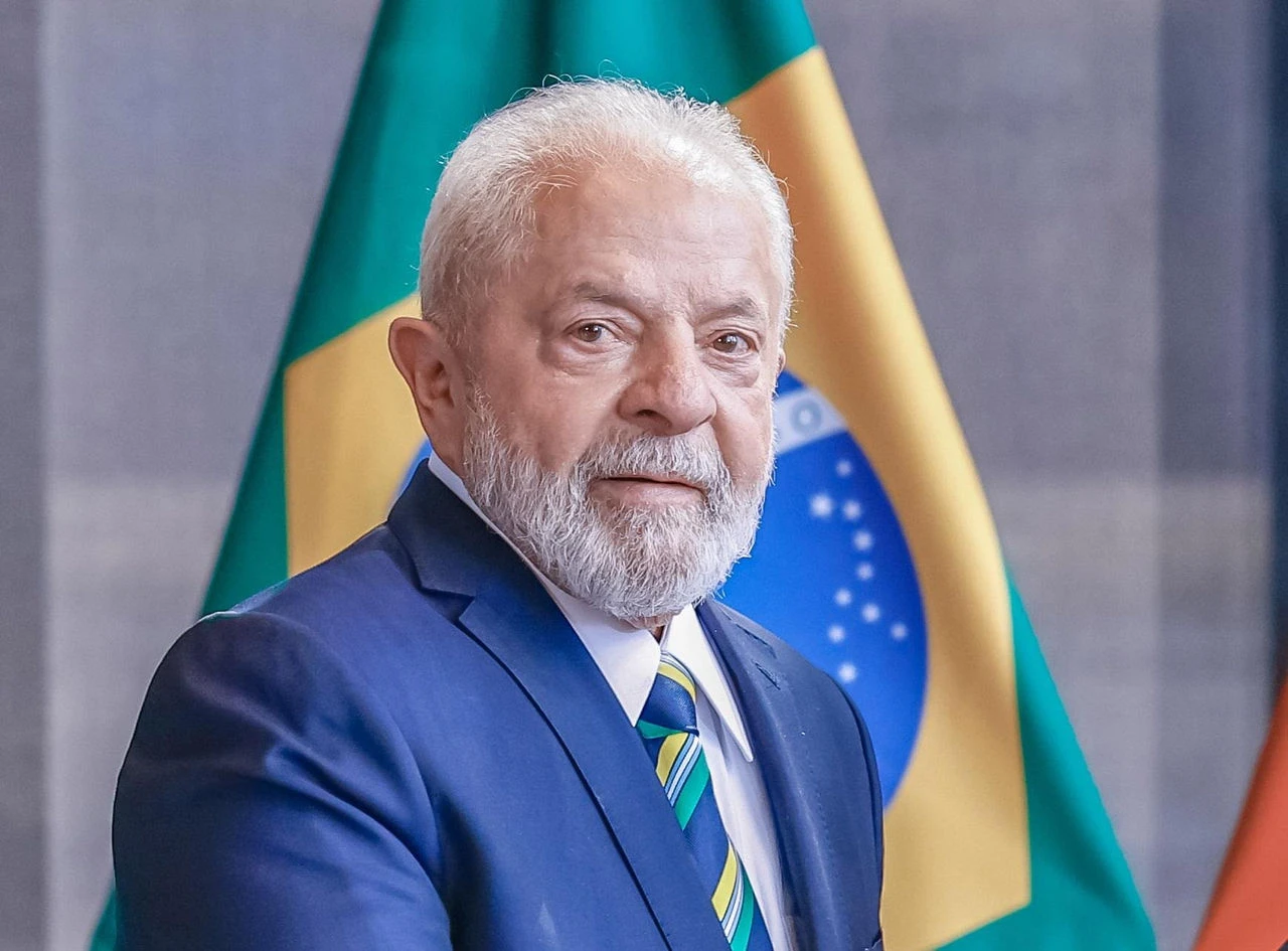 Gastos de Lula com benefícios sociais aumentam risco fiscal, alerta mercado