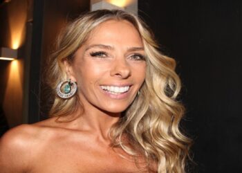 Salário de rainha: Adriane Galisteu brilha na Record.